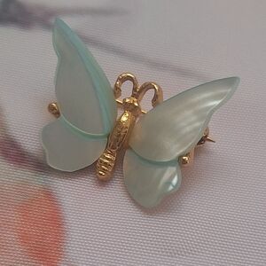 Pretty Butterfly Pin Pearl Iridescent Acrylic Goldtone Setting Aqua Blue Green